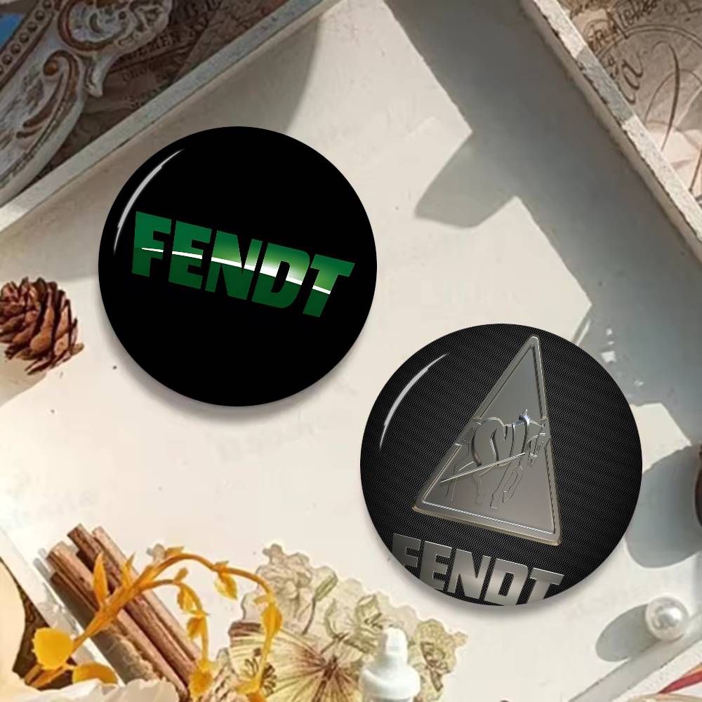 Броши-значки F-Fendt в виде се – обзор и цена Farming Japan