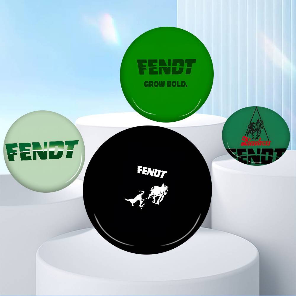 Значок-брошь F-Fendt в виде се – обзор и цена Farming Japan